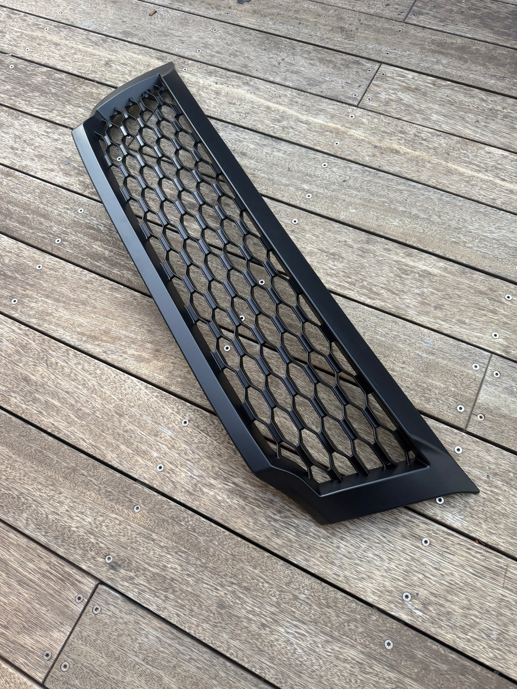 NP300 Badge-less Grille